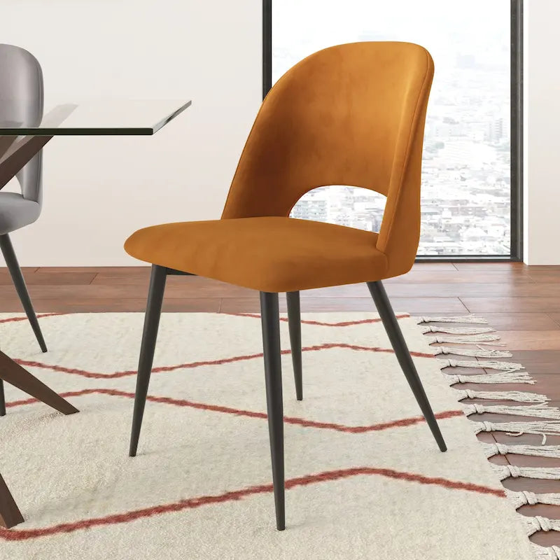 Chaise d'appoint en velours avec pieds noirs