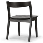 Chaise noire en bois massif avec dossier incurvé