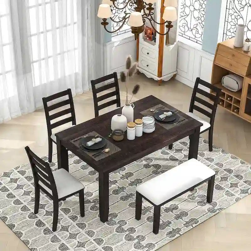 Table de salle à manger avec chaises et banc