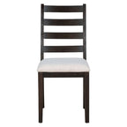 Table de salle à manger avec chaises et banc