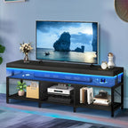 Meuble TV industriel en bois avec lumière LED, étagères de rangement ouvertes, prises de courant et télécommande Bluetooth