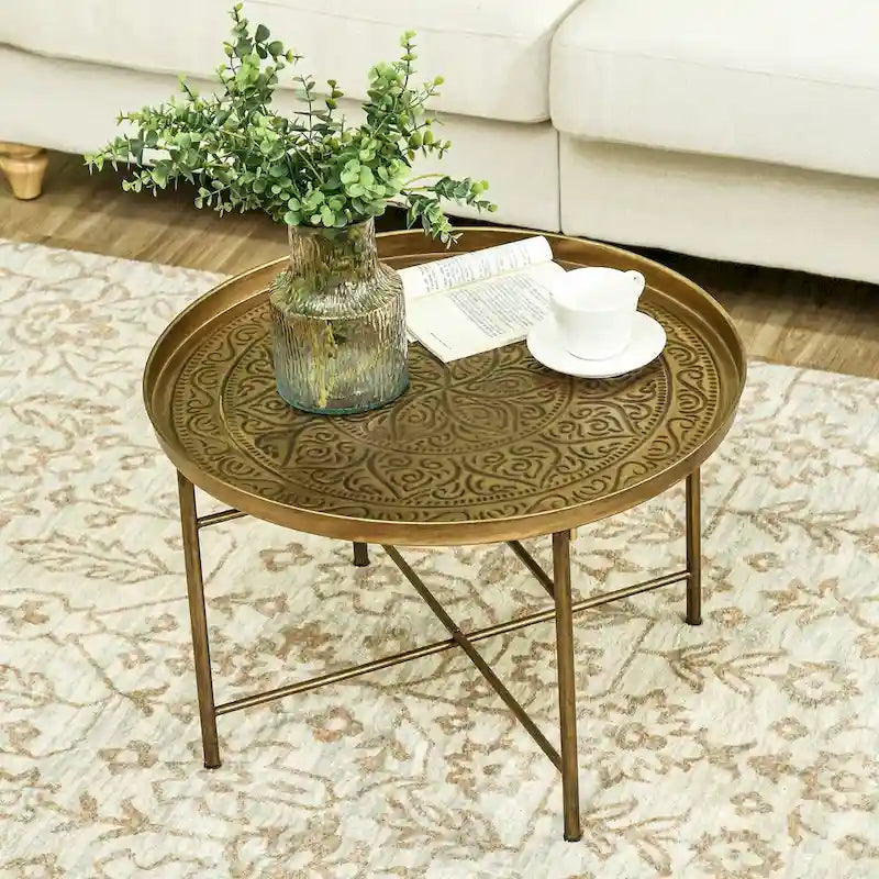 Table basse ronde de 24 po avec plateau en métal martelé, style vintage