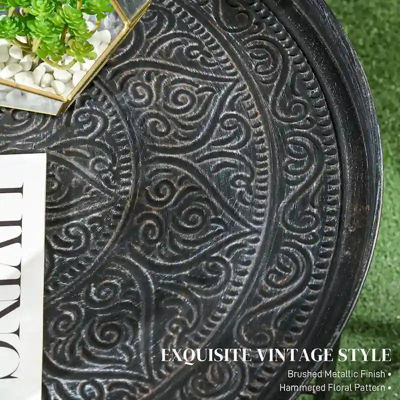 Table basse ronde de 24 po avec plateau en métal martelé, style vintage
